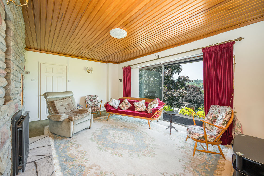 Sitting Room- click for photo gallery